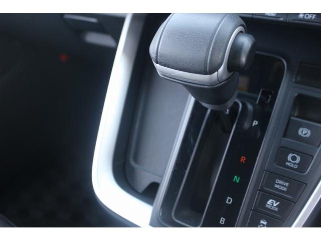 ヴォクシー ハイブリッドＳ－Ｇ　禁煙車　純正ナビ　バックカメラ　両側電動　フルセグＴＶ　レーダークルーズ　衝突軽減ブレーキ　ＬＥＤヘッドライト　シートヒーター　ＥＴＣ２．０　電動格納ドアミラー　ダブルエアコン　レーンアシスト（61枚目）