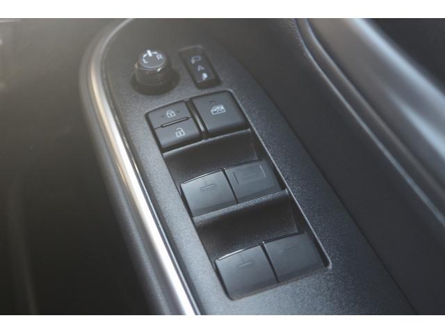 ヴォクシー ハイブリッドＳ－Ｇ　禁煙車　純正ナビ　バックカメラ　両側電動　フルセグＴＶ　レーダークルーズ　衝突軽減ブレーキ　ＬＥＤヘッドライト　シートヒーター　ＥＴＣ２．０　電動格納ドアミラー　ダブルエアコン　レーンアシスト（68枚目）