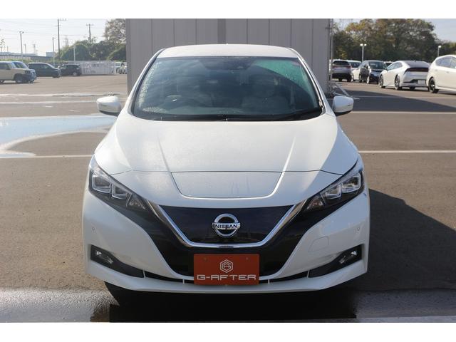 リーフ Ｘ　１０万台記念車　禁煙車　プロパイロット　純正ナビ　フルセグＴＶ　バックカメラ　衝突軽減　ＬＥＤヘッドライト　ＥＴＣ　シートヒ－タ－　　ブラインドスポットモニタ－　スマ－トキ－　純正１６ＡＷ　電動格納ミラ－（8枚目）