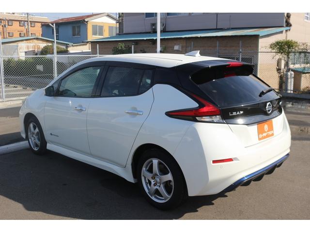 リーフ Ｘ　１０万台記念車　禁煙車　プロパイロット　純正ナビ　フルセグＴＶ　バックカメラ　衝突軽減　ＬＥＤヘッドライト　ＥＴＣ　シートヒ－タ－　　ブラインドスポットモニタ－　スマ－トキ－　純正１６ＡＷ　電動格納ミラ－（13枚目）