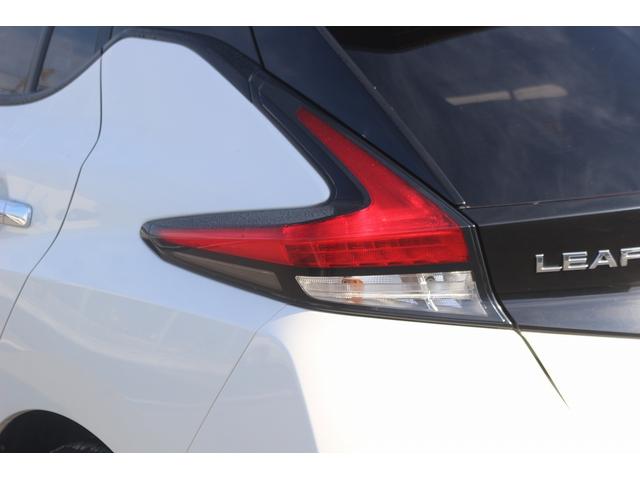 リーフ Ｘ　１０万台記念車　禁煙車　プロパイロット　純正ナビ　フルセグＴＶ　バックカメラ　衝突軽減　ＬＥＤヘッドライト　ＥＴＣ　シートヒ－タ－　　ブラインドスポットモニタ－　スマ－トキ－　純正１６ＡＷ　電動格納ミラ－（20枚目）
