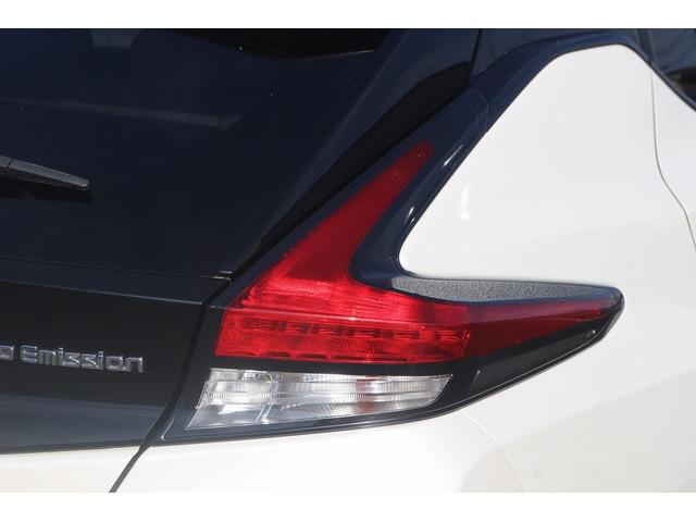 リーフ Ｘ　１０万台記念車　禁煙車　プロパイロット　純正ナビ　フルセグＴＶ　バックカメラ　衝突軽減　ＬＥＤヘッドライト　ＥＴＣ　シートヒ－タ－　　ブラインドスポットモニタ－　スマ－トキ－　純正１６ＡＷ　電動格納ミラ－（21枚目）