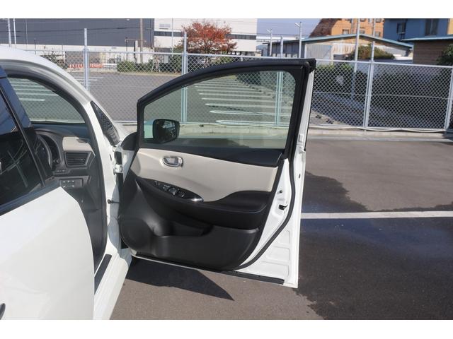 リーフ Ｘ　１０万台記念車　禁煙車　プロパイロット　純正ナビ　フルセグＴＶ　バックカメラ　衝突軽減　ＬＥＤヘッドライト　ＥＴＣ　シートヒ－タ－　　ブラインドスポットモニタ－　スマ－トキ－　純正１６ＡＷ　電動格納ミラ－（31枚目）