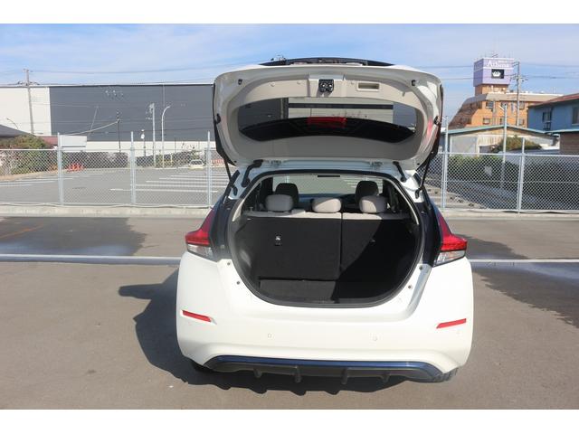 リーフ Ｘ　１０万台記念車　禁煙車　プロパイロット　純正ナビ　フルセグＴＶ　バックカメラ　衝突軽減　ＬＥＤヘッドライト　ＥＴＣ　シートヒ－タ－　　ブラインドスポットモニタ－　スマ－トキ－　純正１６ＡＷ　電動格納ミラ－（33枚目）