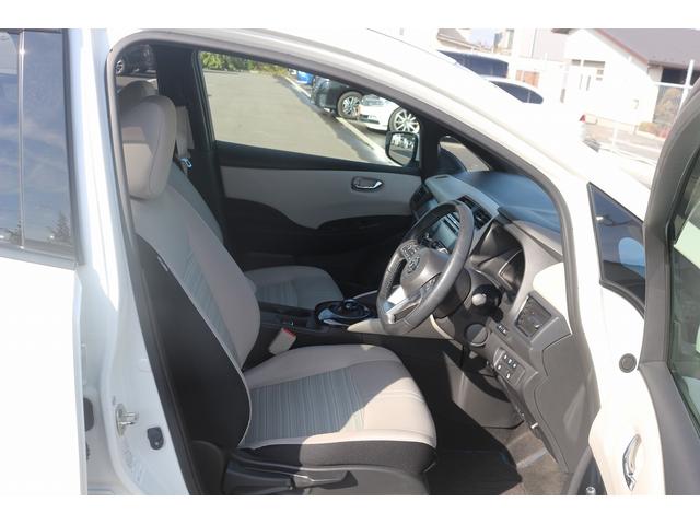 リーフ Ｘ　１０万台記念車　禁煙車　プロパイロット　純正ナビ　フルセグＴＶ　バックカメラ　衝突軽減　ＬＥＤヘッドライト　ＥＴＣ　シートヒ－タ－　　ブラインドスポットモニタ－　スマ－トキ－　純正１６ＡＷ　電動格納ミラ－（37枚目）