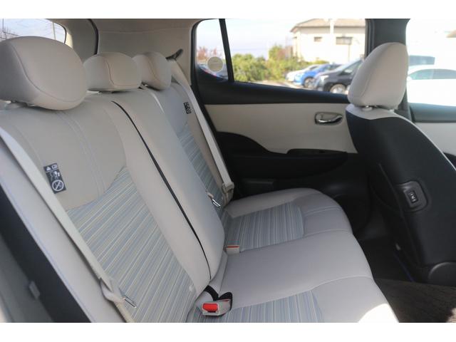リーフ Ｘ　１０万台記念車　禁煙車　プロパイロット　純正ナビ　フルセグＴＶ　バックカメラ　衝突軽減　ＬＥＤヘッドライト　ＥＴＣ　シートヒ－タ－　　ブラインドスポットモニタ－　スマ－トキ－　純正１６ＡＷ　電動格納ミラ－（39枚目）