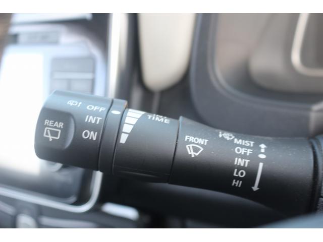 リーフ Ｘ　１０万台記念車　禁煙車　プロパイロット　純正ナビ　フルセグＴＶ　バックカメラ　衝突軽減　ＬＥＤヘッドライト　ＥＴＣ　シートヒ－タ－　　ブラインドスポットモニタ－　スマ－トキ－　純正１６ＡＷ　電動格納ミラ－（47枚目）