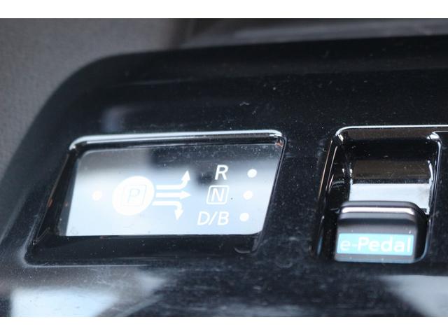 リーフ Ｘ　１０万台記念車　禁煙車　プロパイロット　純正ナビ　フルセグＴＶ　バックカメラ　衝突軽減　ＬＥＤヘッドライト　ＥＴＣ　シートヒ－タ－　　ブラインドスポットモニタ－　スマ－トキ－　純正１６ＡＷ　電動格納ミラ－（58枚目）