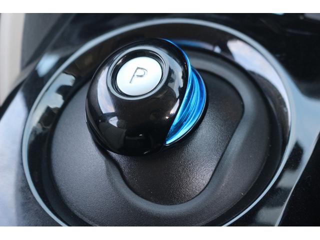 リーフ Ｘ　１０万台記念車　禁煙車　プロパイロット　純正ナビ　フルセグＴＶ　バックカメラ　衝突軽減　ＬＥＤヘッドライト　ＥＴＣ　シートヒ－タ－　　ブラインドスポットモニタ－　スマ－トキ－　純正１６ＡＷ　電動格納ミラ－（59枚目）