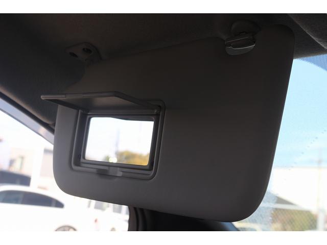 リーフ Ｘ　１０万台記念車　禁煙車　プロパイロット　純正ナビ　フルセグＴＶ　バックカメラ　衝突軽減　ＬＥＤヘッドライト　ＥＴＣ　シートヒ－タ－　　ブラインドスポットモニタ－　スマ－トキ－　純正１６ＡＷ　電動格納ミラ－（63枚目）