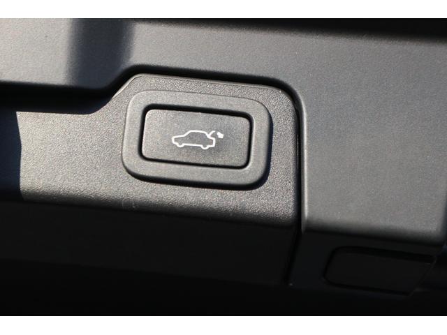 レンジローバーイヴォーク ＨＳＥ　禁煙車　ガラスルーフ　純正ナビ　フルセグＴＶ　バックカメラ　本革シート　メソディアンサウンドシステム　クルーズコントロール　温冷シート　パワーシート　電動Ｒゲート　衝突軽減ブレーキ　Ｂｌｕｅｔｏｏｔｈ（5枚目）