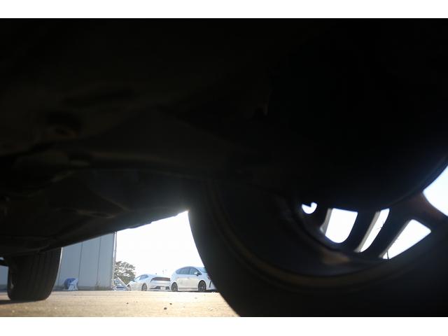 レンジローバーイヴォーク ＨＳＥ　禁煙車　ガラスルーフ　純正ナビ　フルセグＴＶ　バックカメラ　本革シート　メソディアンサウンドシステム　クルーズコントロール　温冷シート　パワーシート　電動Ｒゲート　衝突軽減ブレーキ　Ｂｌｕｅｔｏｏｔｈ（75枚目）