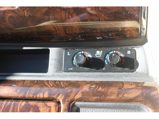 ヴェルファイアハイブリッド Ｖ　Ｌエディション　禁煙車　三眼ＬＥＤヘッドライト　ベージュ革シート　純正１０型ナビ　フルセグＴＶ　バックカメラ　両側電動スライドドア　温冷シート　パワーシート　レーダークルーズ　ＥＴＣ　クリアランスソナー　純正１７ＡＷ（6枚目）