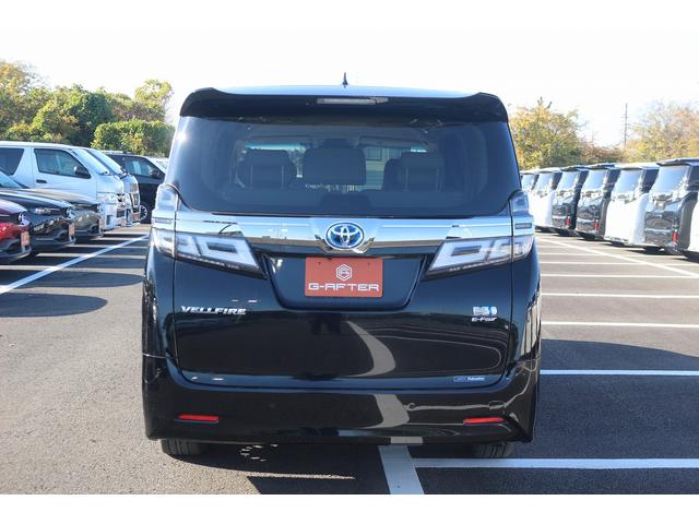 ヴェルファイアハイブリッド Ｖ　Ｌエディション　禁煙車　三眼ＬＥＤヘッドライト　ベージュ革シート　純正１０型ナビ　フルセグＴＶ　バックカメラ　両側電動スライドドア　温冷シート　パワーシート　レーダークルーズ　ＥＴＣ　クリアランスソナー　純正１７ＡＷ（11枚目）
