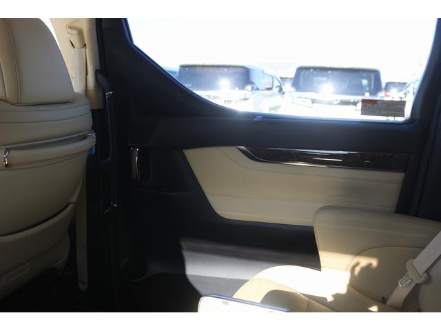 ヴェルファイアハイブリッド Ｖ　Ｌエディション　禁煙車　三眼ＬＥＤヘッドライト　ベージュ革シート　純正１０型ナビ　フルセグＴＶ　バックカメラ　両側電動スライドドア　温冷シート　パワーシート　レーダークルーズ　ＥＴＣ　クリアランスソナー　純正１７ＡＷ（26枚目）