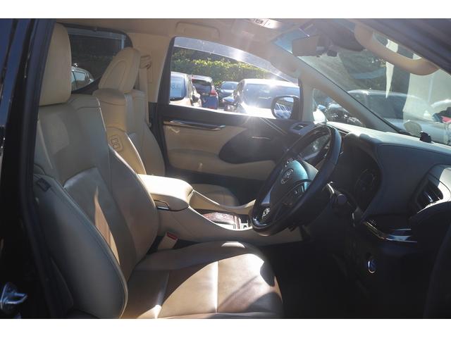 ヴェルファイアハイブリッド Ｖ　Ｌエディション　禁煙車　三眼ＬＥＤヘッドライト　ベージュ革シート　純正１０型ナビ　フルセグＴＶ　バックカメラ　両側電動スライドドア　温冷シート　パワーシート　レーダークルーズ　ＥＴＣ　クリアランスソナー　純正１７ＡＷ（52枚目）