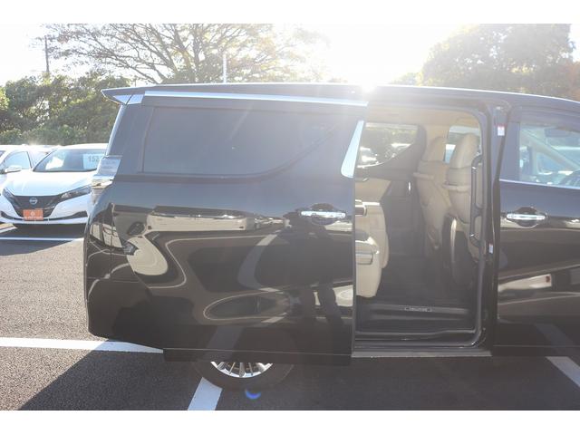 ヴェルファイアハイブリッド Ｖ　Ｌエディション　禁煙車　三眼ＬＥＤヘッドライト　ベージュ革シート　純正１０型ナビ　フルセグＴＶ　バックカメラ　両側電動スライドドア　温冷シート　パワーシート　レーダークルーズ　ＥＴＣ　クリアランスソナー　純正１７ＡＷ（54枚目）