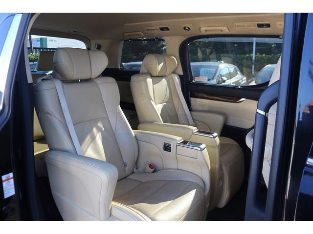 ヴェルファイアハイブリッド Ｖ　Ｌエディション　禁煙車　三眼ＬＥＤヘッドライト　ベージュ革シート　純正１０型ナビ　フルセグＴＶ　バックカメラ　両側電動スライドドア　温冷シート　パワーシート　レーダークルーズ　ＥＴＣ　クリアランスソナー　純正１７ＡＷ（65枚目）