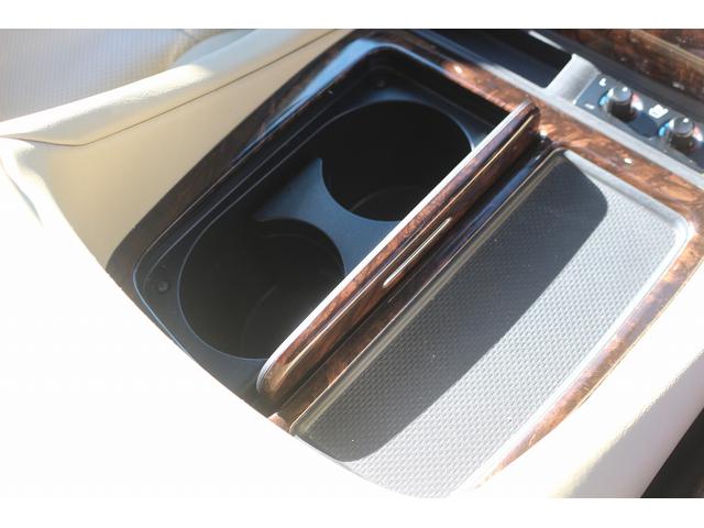 ヴェルファイアハイブリッド Ｖ　Ｌエディション　禁煙車　三眼ＬＥＤヘッドライト　ベージュ革シート　純正１０型ナビ　フルセグＴＶ　バックカメラ　両側電動スライドドア　温冷シート　パワーシート　レーダークルーズ　ＥＴＣ　クリアランスソナー　純正１７ＡＷ（66枚目）