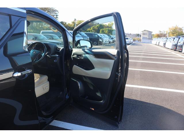 ヴェルファイアハイブリッド Ｖ　Ｌエディション　禁煙車　三眼ＬＥＤヘッドライト　ベージュ革シート　純正１０型ナビ　フルセグＴＶ　バックカメラ　両側電動スライドドア　温冷シート　パワーシート　レーダークルーズ　ＥＴＣ　クリアランスソナー　純正１７ＡＷ（69枚目）