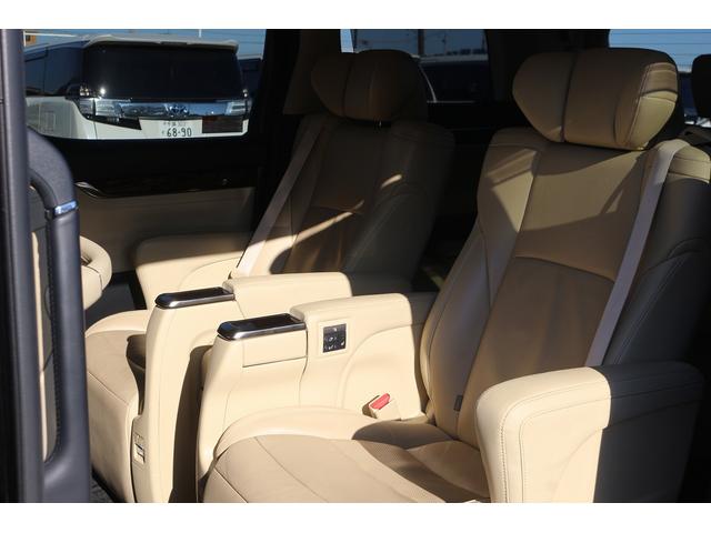 ヴェルファイアハイブリッド Ｖ　Ｌエディション　禁煙車　三眼ＬＥＤヘッドライト　ベージュ革シート　純正１０型ナビ　フルセグＴＶ　バックカメラ　両側電動スライドドア　温冷シート　パワーシート　レーダークルーズ　ＥＴＣ　クリアランスソナー　純正１７ＡＷ（70枚目）