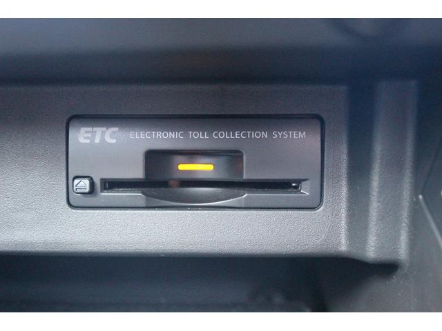 フーガハイブリッド ＶＩＰ　禁煙車　黒革シート　純正８型ナビ　フルセグ　全周囲カメラ　温冷シート　パワーシート　レーダークルーズコントロール　ＬＥＤヘッドライト　ＥＴＣ　電動格納式ミラー　Ｂｌｕｅｔｏｏｔｈ接続　障害物センサー（6枚目）