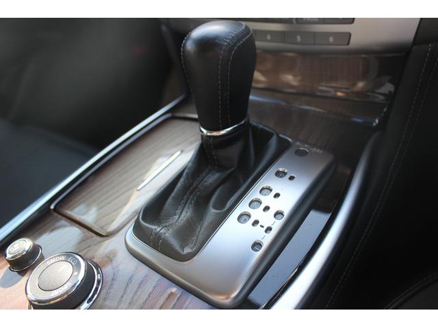 フーガハイブリッド ＶＩＰ　禁煙車　黒革シート　純正８型ナビ　フルセグ　全周囲カメラ　温冷シート　パワーシート　レーダークルーズコントロール　ＬＥＤヘッドライト　ＥＴＣ　電動格納式ミラー　Ｂｌｕｅｔｏｏｔｈ接続　障害物センサー（7枚目）