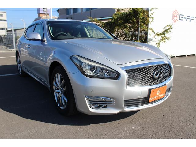 フーガハイブリッド ＶＩＰ　禁煙車　黒革シート　純正８型ナビ　フルセグ　全周囲カメラ　温冷シート　パワーシート　レーダークルーズコントロール　ＬＥＤヘッドライト　ＥＴＣ　電動格納式ミラー　Ｂｌｕｅｔｏｏｔｈ接続　障害物センサー（9枚目）