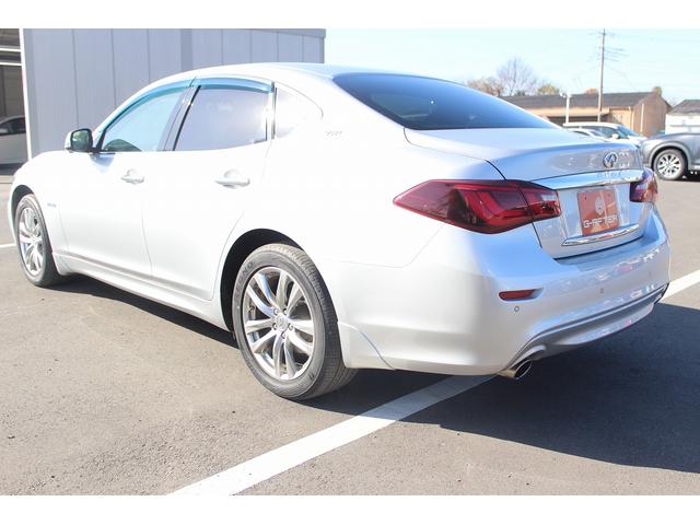 フーガハイブリッド ＶＩＰ　禁煙車　黒革シート　純正８型ナビ　フルセグ　全周囲カメラ　温冷シート　パワーシート　レーダークルーズコントロール　ＬＥＤヘッドライト　ＥＴＣ　電動格納式ミラー　Ｂｌｕｅｔｏｏｔｈ接続　障害物センサー（13枚目）