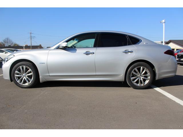 フーガハイブリッド ＶＩＰ　禁煙車　黒革シート　純正８型ナビ　フルセグ　全周囲カメラ　温冷シート　パワーシート　レーダークルーズコントロール　ＬＥＤヘッドライト　ＥＴＣ　電動格納式ミラー　Ｂｌｕｅｔｏｏｔｈ接続　障害物センサー（14枚目）