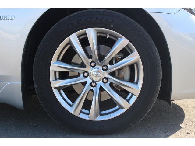 フーガハイブリッド ＶＩＰ　禁煙車　黒革シート　純正８型ナビ　フルセグ　全周囲カメラ　温冷シート　パワーシート　レーダークルーズコントロール　ＬＥＤヘッドライト　ＥＴＣ　電動格納式ミラー　Ｂｌｕｅｔｏｏｔｈ接続　障害物センサー（26枚目）