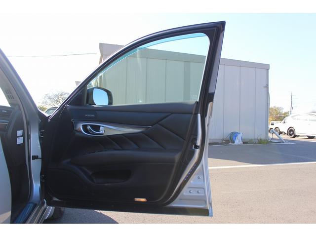 フーガハイブリッド ＶＩＰ　禁煙車　黒革シート　純正８型ナビ　フルセグ　全周囲カメラ　温冷シート　パワーシート　レーダークルーズコントロール　ＬＥＤヘッドライト　ＥＴＣ　電動格納式ミラー　Ｂｌｕｅｔｏｏｔｈ接続　障害物センサー（32枚目）