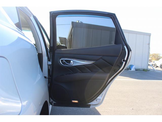 フーガハイブリッド ＶＩＰ　禁煙車　黒革シート　純正８型ナビ　フルセグ　全周囲カメラ　温冷シート　パワーシート　レーダークルーズコントロール　ＬＥＤヘッドライト　ＥＴＣ　電動格納式ミラー　Ｂｌｕｅｔｏｏｔｈ接続　障害物センサー（33枚目）