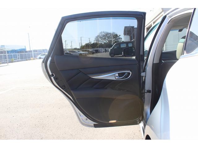 フーガハイブリッド ＶＩＰ　禁煙車　黒革シート　純正８型ナビ　フルセグ　全周囲カメラ　温冷シート　パワーシート　レーダークルーズコントロール　ＬＥＤヘッドライト　ＥＴＣ　電動格納式ミラー　Ｂｌｕｅｔｏｏｔｈ接続　障害物センサー（36枚目）