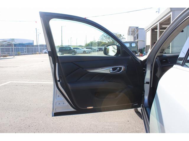 フーガハイブリッド ＶＩＰ　禁煙車　黒革シート　純正８型ナビ　フルセグ　全周囲カメラ　温冷シート　パワーシート　レーダークルーズコントロール　ＬＥＤヘッドライト　ＥＴＣ　電動格納式ミラー　Ｂｌｕｅｔｏｏｔｈ接続　障害物センサー（37枚目）