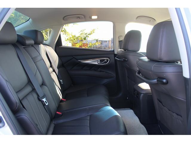 フーガハイブリッド ＶＩＰ　禁煙車　黒革シート　純正８型ナビ　フルセグ　全周囲カメラ　温冷シート　パワーシート　レーダークルーズコントロール　ＬＥＤヘッドライト　ＥＴＣ　電動格納式ミラー　Ｂｌｕｅｔｏｏｔｈ接続　障害物センサー（40枚目）