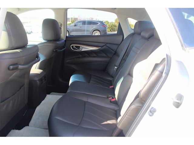 フーガハイブリッド ＶＩＰ　禁煙車　黒革シート　純正８型ナビ　フルセグ　全周囲カメラ　温冷シート　パワーシート　レーダークルーズコントロール　ＬＥＤヘッドライト　ＥＴＣ　電動格納式ミラー　Ｂｌｕｅｔｏｏｔｈ接続　障害物センサー（42枚目）