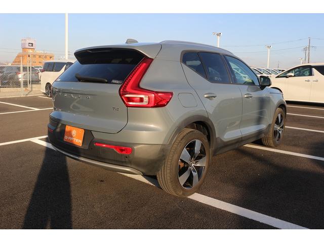 ＸＣ４０ Ｔ４　禁煙車　黒ハーフレザーシート　純正ナビ　フルセグＴＶ　全周囲カメラ　インテリセーフ　アダプティブクルーズコントロール　ＡｐｐｌｅＣａｒｐｌａｙ　シートヒーター　ステアリングヒーター　ＬＥＤヘッドライト（6枚目）