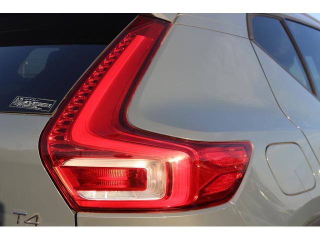 ＸＣ４０ Ｔ４　禁煙車　黒ハーフレザーシート　純正ナビ　フルセグＴＶ　全周囲カメラ　インテリセーフ　アダプティブクルーズコントロール　ＡｐｐｌｅＣａｒｐｌａｙ　シートヒーター　ステアリングヒーター　ＬＥＤヘッドライト（15枚目）