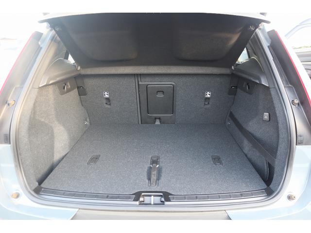 ＸＣ４０ Ｔ４　禁煙車　黒ハーフレザーシート　純正ナビ　フルセグＴＶ　全周囲カメラ　インテリセーフ　アダプティブクルーズコントロール　ＡｐｐｌｅＣａｒｐｌａｙ　シートヒーター　ステアリングヒーター　ＬＥＤヘッドライト（30枚目）