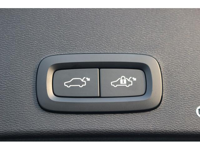 ＸＣ４０ Ｔ４　禁煙車　黒ハーフレザーシート　純正ナビ　フルセグＴＶ　全周囲カメラ　インテリセーフ　アダプティブクルーズコントロール　ＡｐｐｌｅＣａｒｐｌａｙ　シートヒーター　ステアリングヒーター　ＬＥＤヘッドライト（31枚目）