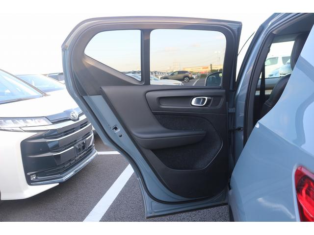 ＸＣ４０ Ｔ４　禁煙車　黒ハーフレザーシート　純正ナビ　フルセグＴＶ　全周囲カメラ　インテリセーフ　アダプティブクルーズコントロール　ＡｐｐｌｅＣａｒｐｌａｙ　シートヒーター　ステアリングヒーター　ＬＥＤヘッドライト（32枚目）