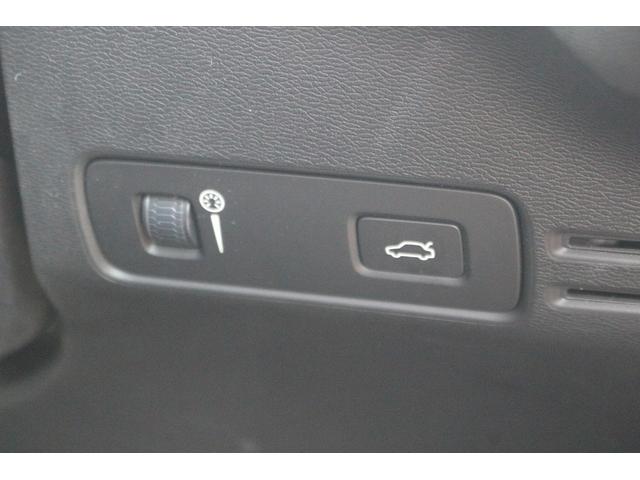 ＸＣ４０ Ｂ４　モメンタム　禁煙車　純正ナビ　フルセグＴＶ　全周囲カメラ　インテリセーフ　アダプティブクルーズコントロール　ＡｐｐｌｅＣａｒｐｌａｙ　ステアリングヒーター　シートヒーター　パワ－シ－ト　ＬＥＤヘッドライト（5枚目）