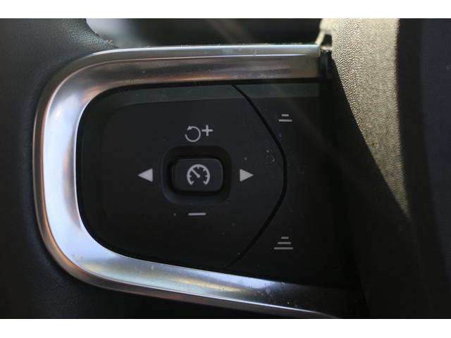 ＸＣ４０ Ｂ４　モメンタム　禁煙車　純正ナビ　フルセグＴＶ　全周囲カメラ　インテリセーフ　アダプティブクルーズコントロール　ＡｐｐｌｅＣａｒｐｌａｙ　ステアリングヒーター　シートヒーター　パワ－シ－ト　ＬＥＤヘッドライト（7枚目）