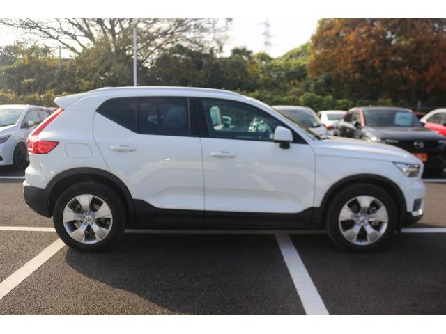 ＸＣ４０ Ｂ４　モメンタム　禁煙車　純正ナビ　フルセグＴＶ　全周囲カメラ　インテリセーフ　アダプティブクルーズコントロール　ＡｐｐｌｅＣａｒｐｌａｙ　ステアリングヒーター　シートヒーター　パワ－シ－ト　ＬＥＤヘッドライト（10枚目）