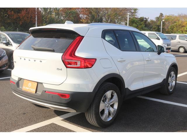 ＸＣ４０ Ｂ４　モメンタム　禁煙車　純正ナビ　フルセグＴＶ　全周囲カメラ　インテリセーフ　アダプティブクルーズコントロール　ＡｐｐｌｅＣａｒｐｌａｙ　ステアリングヒーター　シートヒーター　パワ－シ－ト　ＬＥＤヘッドライト（11枚目）