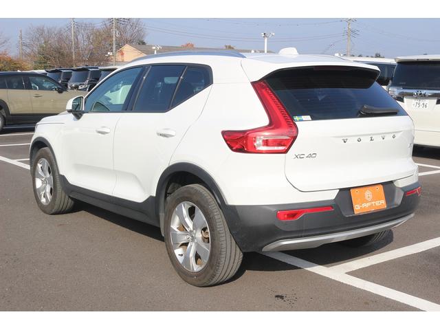 ＸＣ４０ Ｂ４　モメンタム　禁煙車　純正ナビ　フルセグＴＶ　全周囲カメラ　インテリセーフ　アダプティブクルーズコントロール　ＡｐｐｌｅＣａｒｐｌａｙ　ステアリングヒーター　シートヒーター　パワ－シ－ト　ＬＥＤヘッドライト（13枚目）