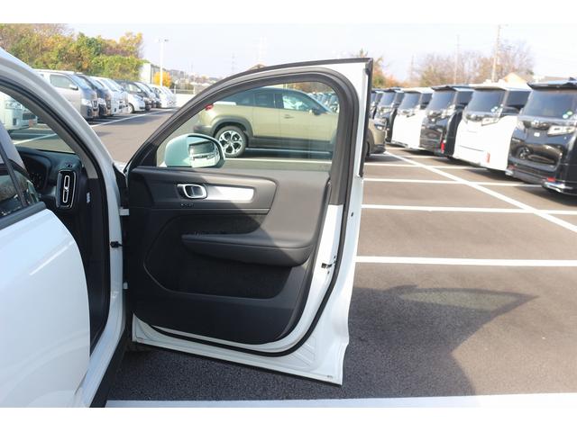 ＸＣ４０ Ｂ４　モメンタム　禁煙車　純正ナビ　フルセグＴＶ　全周囲カメラ　インテリセーフ　アダプティブクルーズコントロール　ＡｐｐｌｅＣａｒｐｌａｙ　ステアリングヒーター　シートヒーター　パワ－シ－ト　ＬＥＤヘッドライト（31枚目）