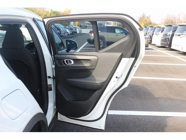 ＸＣ４０ Ｂ４　モメンタム　禁煙車　純正ナビ　フルセグＴＶ　全周囲カメラ　インテリセーフ　アダプティブクルーズコントロール　ＡｐｐｌｅＣａｒｐｌａｙ　ステアリングヒーター　シートヒーター　パワ－シ－ト　ＬＥＤヘッドライト（33枚目）