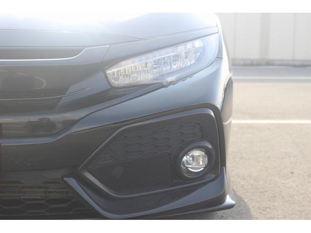 シビック ハッチバック　禁煙車　黒革シート　純正ナビ　フルセグＴＶ　バックカメラ　レーダークルーズコントロール　衝突軽減ブレーキ　ＬＥＤヘッドライト　シートヒーター　パワーシート　アイドリングストップ　電動格納ドアミラー（17枚目）